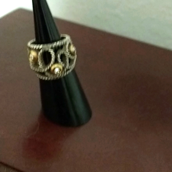 Gorgeous swirl ring - Picture 1 of 2